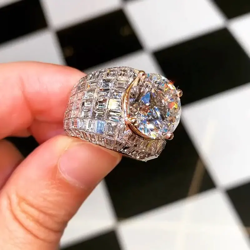 Kustom 925 perak murni pengaturan tak terlihat pria mewah Hip Hop es keluar zamrud Baguette Cut VVS Moissanite cincin untuk pria