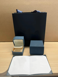 Cajas de Joyería Cuadradas de Cuero Azul con Cierre de Tapa Abatible, Impresión de Logotipo Personalizado para Collares y Pendientes, Caja Protectora para Joyería Fina - Product Image 4