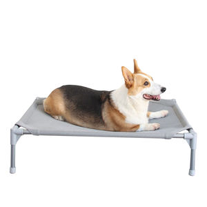 Cama elevada portátil para mascotas con refrigeración y transpirable para perros con pies y almohada para campamento al aire libre - Product Image 1