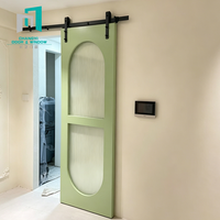 Porte coulissante rustique en chêne massif pour chambre de ferme, avec kit complet de quincaillerie de rail coulissant en acier au carbone noir
