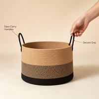 Panier de rangement en corde de coton avec design tressé noir et marron, poignées de transport pour l'organisation des couvertures dans le salon