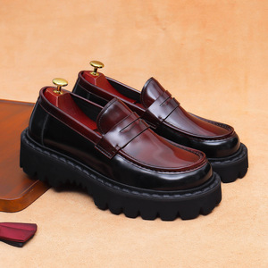 Nouvelle Tendance – Mocassins Homme en Cuir Véritable Brillant, Style Britannique Sportif Décontracté, Légers, Antidérapants et Isolants pour l'Automne - Product Image 1