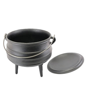 Cocotte hollandaise émaillée en fonte à trois pieds de 26 cm avec poignée en fil métallique pour la cuisson en extérieur - Product Image 5