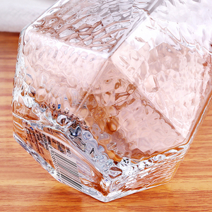 Verre à whisky géométrique en verre diamanté créatif nordique à six côtés avec motif de marteau - Product Image 4