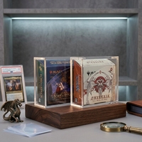 Boîte de présentation en acrylique transparent avec couvercle magnétique monté sur le dessus, résistante aux UV et anti-poussière pour échantillons TCG