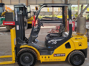 Montacargas Komatsu FD30 de Segunda Mano, Diésel, 3 Toneladas, Asiento Manual, Tracción 4x4, Neumáticos Sólidos, Altura de Elevación 6m, 1 Año de Garantía - Product Image 6