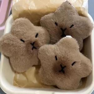 Lindo Capybara estrella Capibala Super suave felpa colgante bolsa llavero oso tipo muñeca dibujos animados pequeño Siam para aniversario - Product Image 3