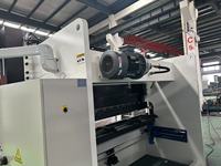 Presse plieuse CNC de conception nouvelle, électro-hydraulique, servo-assistée, pour le traitement industriel des tôles