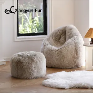 柔软蓬松的室内现代慵懒放松美容豆袋毛皮羊皮椅