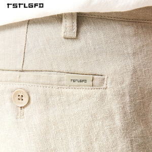 กางเกงขาสั้นผ้าลินินปักลายสำหรับผู้ชาย แต่งจีบด้านหน้า ขอบขาจั๊มพ์ เอวกลาง ติดกระดุม ทรงหลวมใส่สบาย เหมาะสำหรับใส่ไปเที่ยวชายหาดหรือรีสอร์ท - Product Image 2