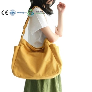 กระเป๋าคาดลำตัวผ้าแคนวาสแบบปรับได้ มีหูรัดแบบสไลด์ ดีไซน์สั่งทำพิเศษ มีช่องใส่ของด้านนอกสองด้าน เหมาะสำหรับการเดินทางแบบสบายๆ - Product Image 1
