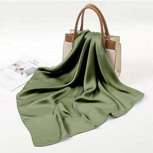 Écharpe carrée en satin <span class=keywords><strong>vert</strong></span> <span class=keywords><strong>émeraude</strong></span> de qualité supérieure pour femme, cadeau - Product Image 5