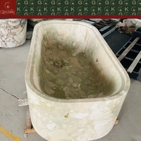 Baignoire autoportante en marbre de silice rose Breccia GOLDKING, style Ceppo Romano, pour salle de bain de villa, bain à remous sur mesure