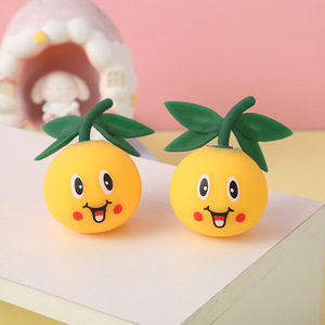 Juguete antiestrés de loquat rojo viral, muñeco de fruta creativo, adornos de muñecos, venta al por mayor, artefacto de descompresión para oficina - Product Image 2