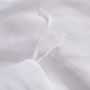 Set di Lenzuola per Hotel 300TC, Bianche con Righe da 3cm, 100% Cotone per Hotel di Lusso - Product Image 5