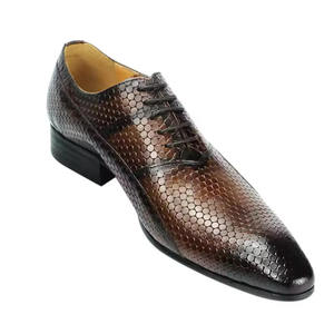 Zapatos de vestir y Oxfords de cuero para hombre con diseño retro de verano, estilo ejecutivo exquisito, parte superior de cuero con relieve y tallado. - Product Image 5