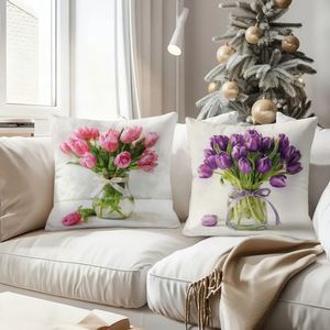 カラフルなチューリップのクッションが居心地の良いリビングルームを飾り、背景にはお祝いのホリデーストッキングが飾られています。 - Product Image 4