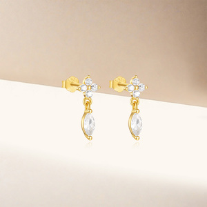 Pendientes de Plata S925 con Borla en Forma de Corazón, Estrella y Luna, Chapados en Oro de 18K - Product Image 4