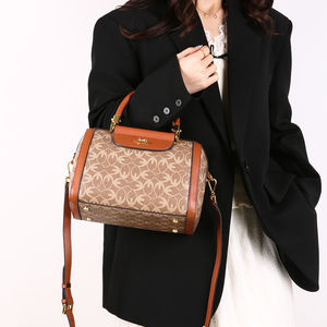 กระเป๋าสะพายไหล่ทรงหมอนลายเรขาคณิตสำหรับผู้หญิง วัสดุ PU ความจุเยอะ ดีไซน์หรูหรา ปิดด้วยซิป ซับในโพลีเอสเตอร์ รุ่น 596-1 - Product Image 3