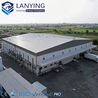 Entrepôt logistique préfabriqué en structure métallique, atelier, bâtiment industriel, bâtiment commercial, entrepôt en structure métallique