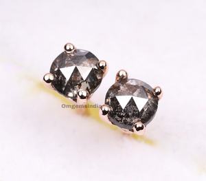 Pendientes de Diamantes Solitarios con 4 Puntas, Estilo Martini, Delicados y Bohemios, Oro Blanco de 14K, Diamantes Cultivados en Laboratorio, Pendientes Minimalistas para Mujeres y Hombres - Product Image 1