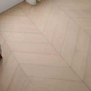 Parquet en bois d'ingénierie multicouche AVANTIMORA EN717-1 Grade AB 20mm 16mm en frêne de Manchourie, système clic Chevron, pour revêtements de sol résidentiels - Product Image 1
