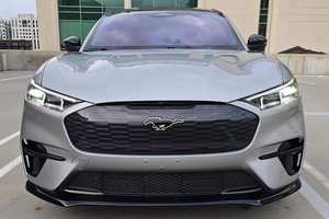 ฟอร์ด มัสแตง มัค-อี จีที ปี 2024 มือสอง วิ่งประมาณ 80 ไมล์ 250-300 แรงม้า รถยนต์ไฟฟ้า แบตเตอรี่แบบขยายระยะทาง ขับเคลื่อนสี่ล้อ หลังคาพาโนรามา เบาะหนังคู่ด้านซ้าย - Product Image 5