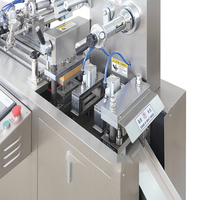 Machine d'emballage automatique de cartes blister en papier pour crochets adhésifs