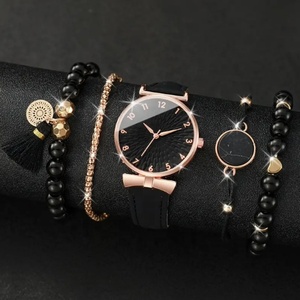 Orologi al Quarzo Y821 per Donne, Set di 5 Bracciali Minimalisti di Lusso Neri per Coppie - Product Image 1