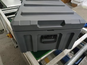 กล่องเก็บของบนหลังคารถ BESTCASES 110L LLDPE ผลิตด้วยวิธี Rotomolded วัสดุพลาสติกแข็ง ทนทาน กันน้ำระดับ IP65 ปิดด้วยตัวล็อคแบบหัวเข็มขัด รับผลิตแบบ OEM/ODM เหมาะสำหรับการตั้งแคมป์และเดินป่า รับประกัน 3 ปี รุ่น TB110 CA - Product Image 2