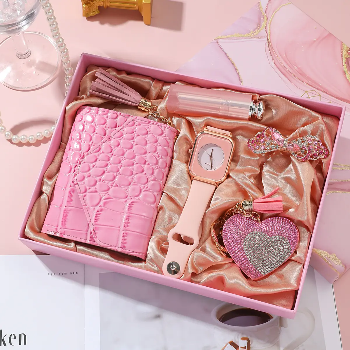 Popular Send Girlfriend Student Birthday Gift Practical Ladies Watch Gift Set With Keychain Lipstick Set