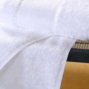 Serviette de toilette et de visage luxueuse en coton 100% pur blanc 500gsm 600gsm pour usage hôtelier - Product Image 4