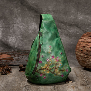 Sac à dos convertible Ando Bag en cuir de vache véritable pour femme, sac à bandoulière vintage gaufré - Product Image 4
