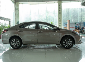 Toyota Corolla Hybride d'occasion 2017, version facelift, 1.8L E-CVT, faible consommation de carburant, conduite à gauche, berline économique pour trajets quotidiens, faible kilométrage - Product Image 6