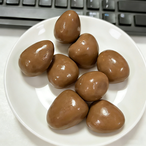 Fresas Liofilizadas Recubiertas de Chocolate Negro Halal OEM, Sabor a <span class=keywords><strong>Cacao</strong></span>, Snack de Fruta Crujiente, Sabor Agridulce, Chocolates al por Mayor - Product Image 4