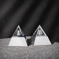 Pyramidenförmige Surlyn-Kappen Kristall-Parfümflaschen 30ml Dreieckige Form Einzigartiges Design 30ml Luxus-Parfümflasche mit Box