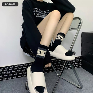 Calcetines de Media Caña con Estampado de Letras HELLO - Calcetines Unisex de Moda 100% Algodón, Calcetines Casuales Blancos a Rayas para Hombre y Mujer - Product Image 1