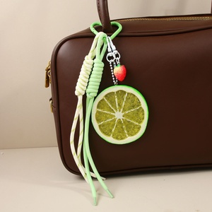 Breloques de sac à main pour femme, design créatif, pendentif en forme de tranches de citron simulées, fermoir en métal en forme de cœur, sangle tressée aux couleurs vives - Product Image 2