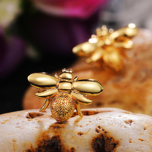 Pendientes de Abeja Chapados en Oro Hiva Geleo Vam, Aleación de Zinc, Joyería de Moda Unisex, Regalo - Product Image 5