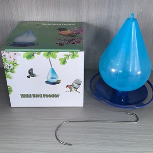 Bebedero para Pájaros Colgante con Diseño de Gota, Dispensador de Agua para Aves Silvestres, Diseño Único de Gota, Capacidad de 1 Cuarto, Plástico, para Exteriores - Product Image 1