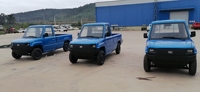 Mini camionnette électrique avec option conduite à droite, capacité de charge de 500 kg, idéale pour la logistique sur sites étroits et les travaux en courantier intérieur.