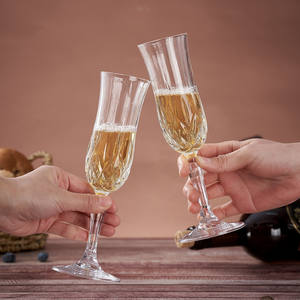 ชั้นวางแก้วไวน์คริสตัลหรูหราพร้อมฐานไม้สำหรับใช้ในงานปาร์ตี้ - Product Image 4