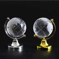Honneur de cristal verre transparent terre mini globe boule de cristal avec base en métal pour les faveurs de fête de mariage