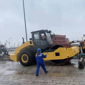 2025 Neue <span class=keywords><strong>20</strong></span>-Tonnen-Einzylinder-Hydraulik-Straßenwalze CLG6120E Vibrationswalze mit Padfoot und Ersatzteilen - Product Image 2