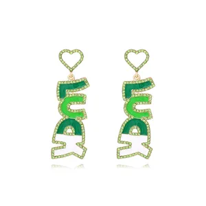 Diseño de moda goteo aceite carnaval pendientes perla Rhinestone corona suerte reina letra pendientes mujeres