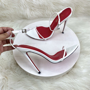 รองเท้าส้นสูงแฟชั่นแบบรัดส้นสำหรับผู้หญิง หนัง PU พื้นยาง ส้นบาง สีดำ หัวแหลม ประดับหัวเข็มขัด เหมาะสำหรับฤดูร้อน ขายส่งสำหรับการค้าต่างประเทศข้ามพรมแดน - Product Image 4