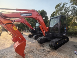 รถขุดดินมือสอง Doosan DH60-7 ของแท้จากเกาหลี รถขุดขนาดเล็ก Doosan DH60 น้ำหนัก 6 ตัน รถขุดตีนตะขาบมือสอง เครื่องจักรไฮดรอลิก Daewoo - Product Image 4
