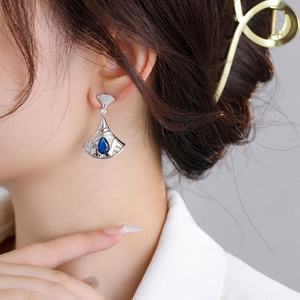 Pendientes de Botón Geométricos con Incrustaciones de Circonita, Chapados en Oro y Cobre, Estilo Europeo Americano de Lujo, para Mujer, Regalo - Product Image 4