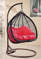 Chaise suspendue en rotin PE de bonne conception, chaise pivotante à deux places