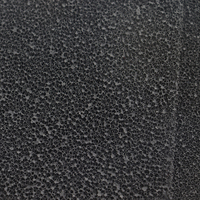 Filtre liquide en mousse à cellules ouvertes en polyester avec charbon actif, structure en nid d'abeille, efficacité de 25%, taille personnalisable de 3 à 50 mm